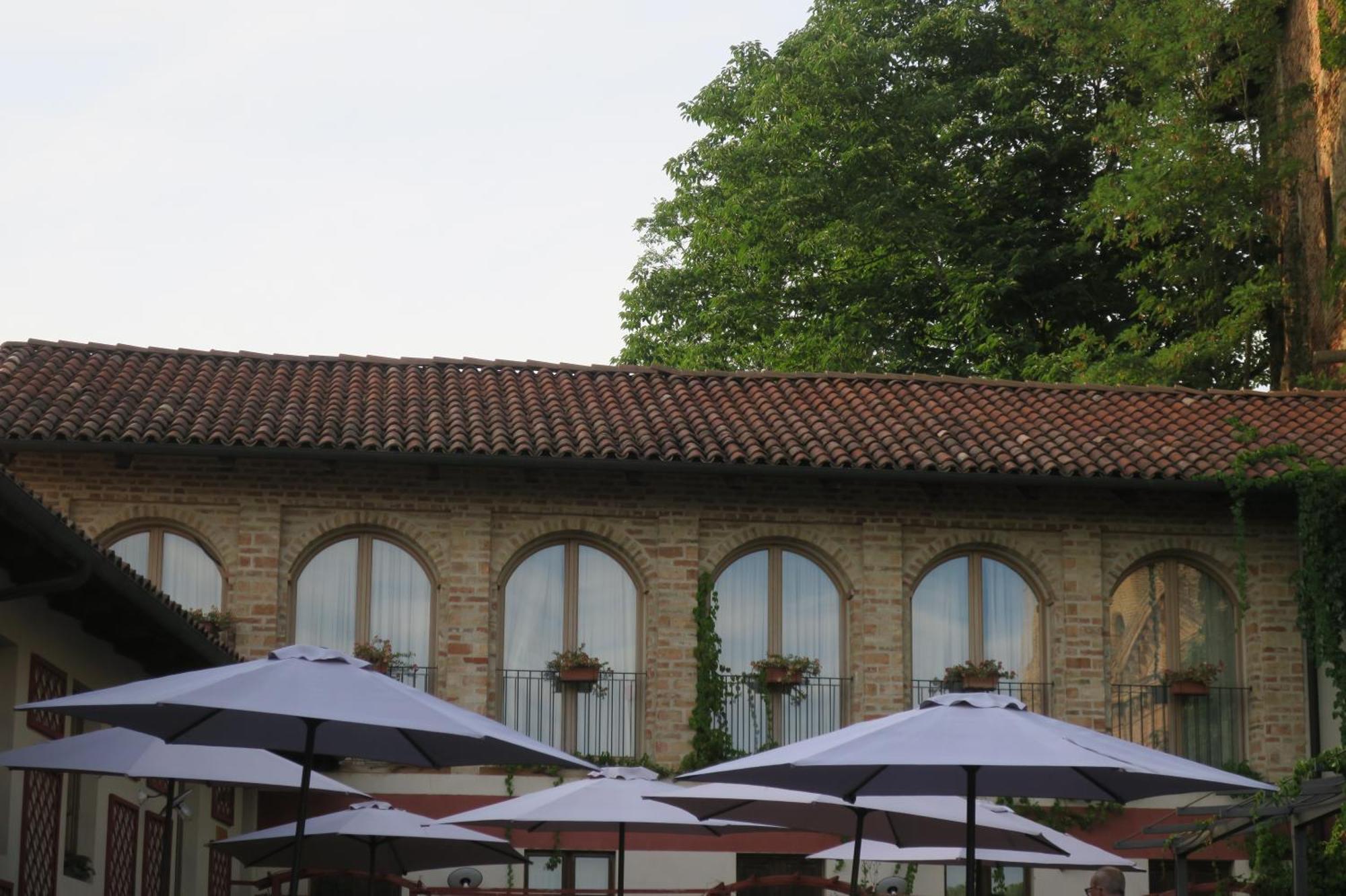 Foresteria Ristorante Conti Roero Monticello d'Alba Eksteriør billede